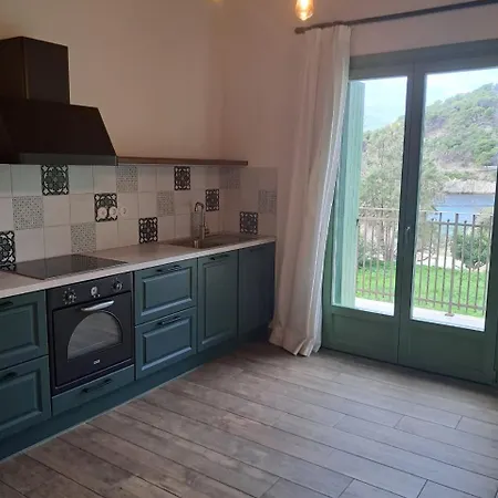 Beachfront Apartment, Center Village, 20m - Near Myrtos - Fiskardo Apartment *