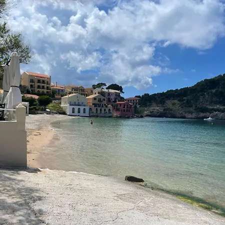 Beachfront Apartment, Center Village, 20m - Near Myrtos - Fiskardo Apartament *