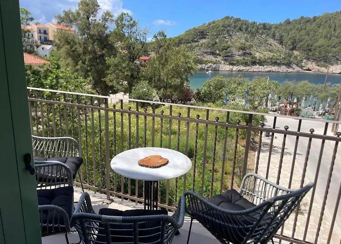 Beachfront Apartment, Center Village, 20m - Near Myrtos - Fiskardo アパート