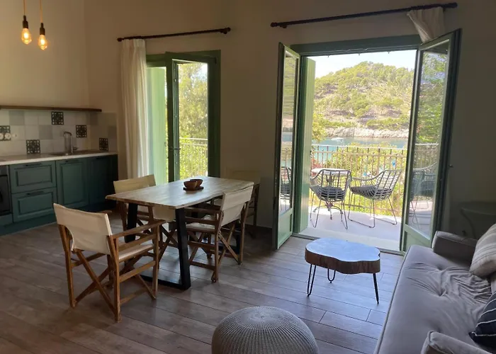 Beachfront Apartment, Center Village, 20m - Near Myrtos - Fiskardo * アソス