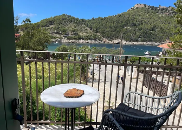 Beachfront Apartment, Center Village, 20m - Near Myrtos - Fiskardo アパート アソス